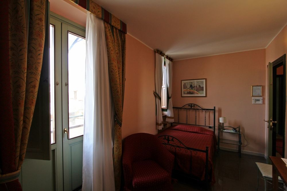 Hotel Posta Сиракузы Экстерьер фото